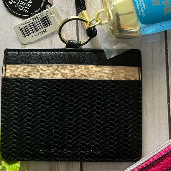 Victoria’s Secrets Card & Coin Wallet - Picture 5 of 10